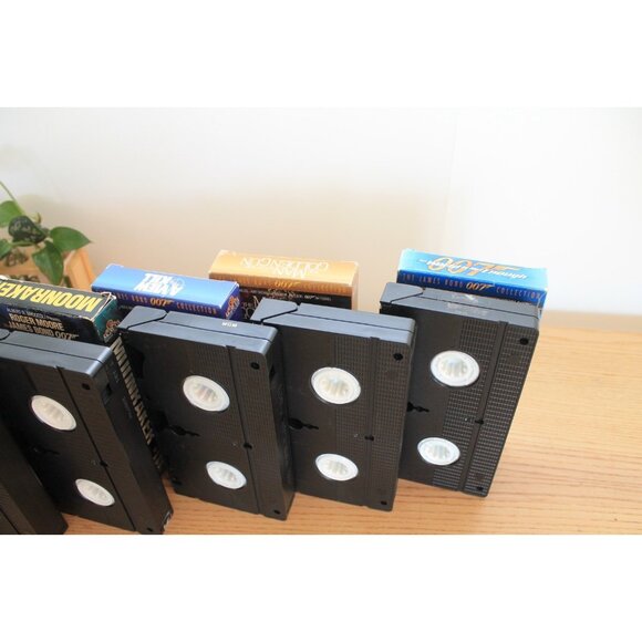 James Bond 007 VHS Colletction Lot of 9 - TESTED and WORKING. - Picture 15 of 17